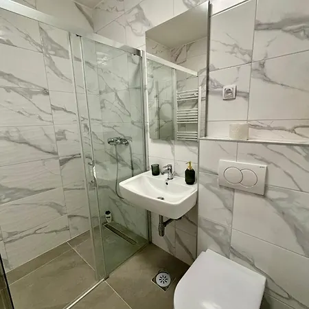 Leo Apartment *